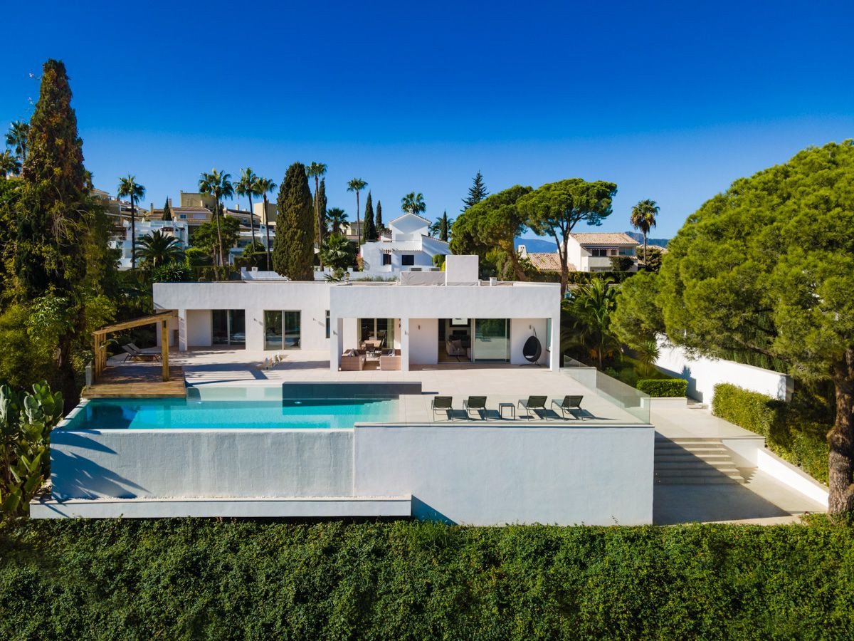 Villa in Nueva Andalucia, Malaga, Spain 6 bedrooms, 550 sq.m. No. 53421