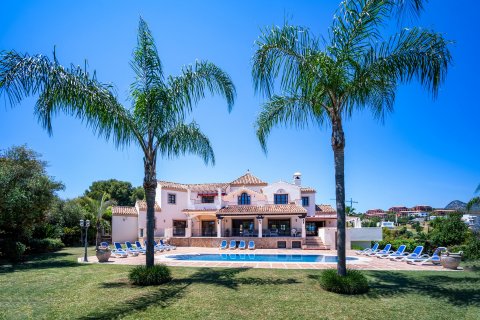 Villa for sale in Cancelada, Malaga, Spain 9 bedrooms, 728 sq.m. No. 53535 - photo 1