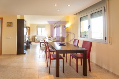 Apartment for sale in Cambrils, Tarragona, Spain 3 bedrooms, 99 sq.m. No. 53633 - photo 10