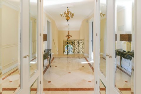 Villa for sale in Rio Real, Malaga, Spain 5 bedrooms, 497 sq.m. No. 53457 - photo 15