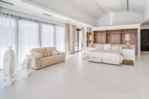 Villa for sale in La Perla-Torremuelle, Malaga, Spain 8 bedrooms, 2500 sq.m. No. 53369 - photo 5