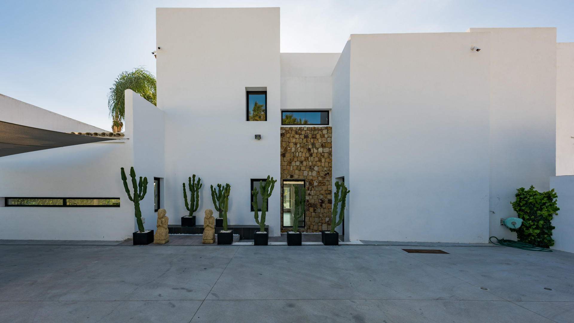 Villa i La Alqueria-El Paraíso, Malaga, Spanien 7 sovrum, 867 kvm. Nr. 53551