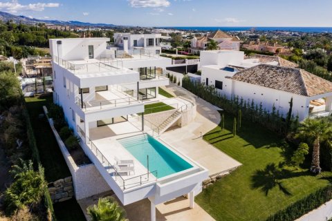 Villa for sale in Nueva Andalucia, Malaga, Spain 4 bedrooms, 749 sq.m. No. 53398 - photo 1