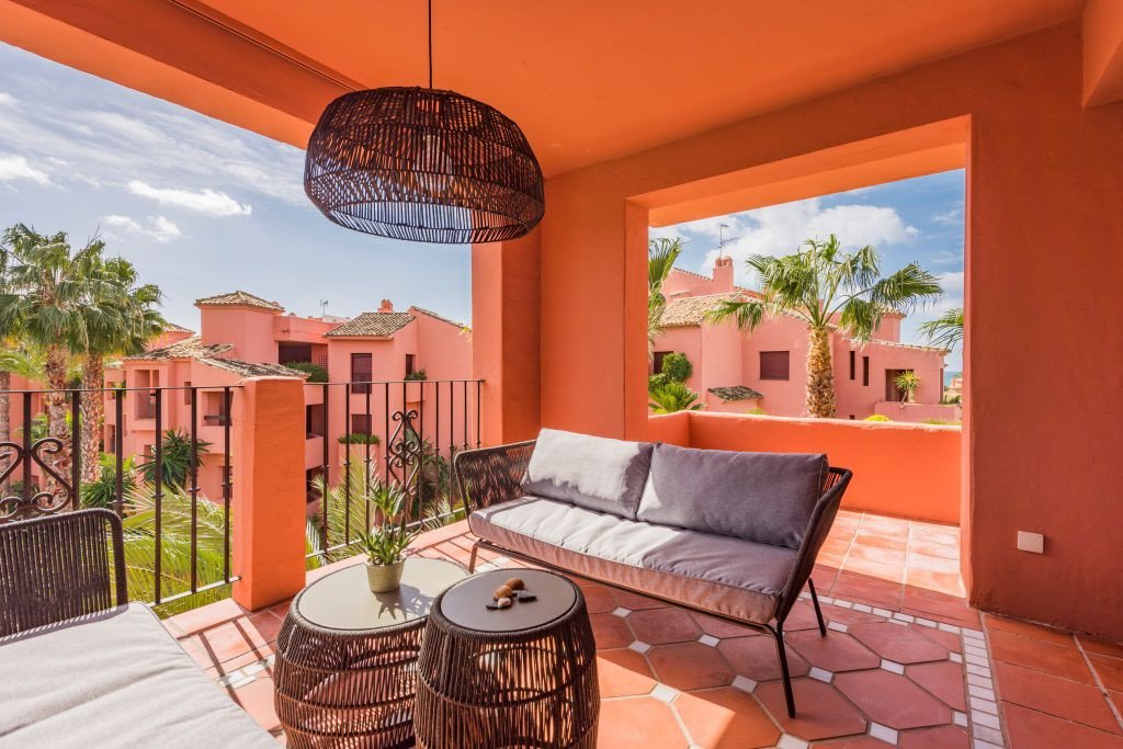 Tvåvåningslägenhet i Marbella Del Este, Malaga, Spanien 4 sovrum, 211 kvm. Nr. 53483
