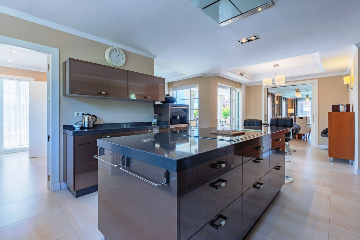 Huvila Marbella Golden Mile, Malaga, Espanja 7 makuuhuonetta, 696 m2 No. 53474