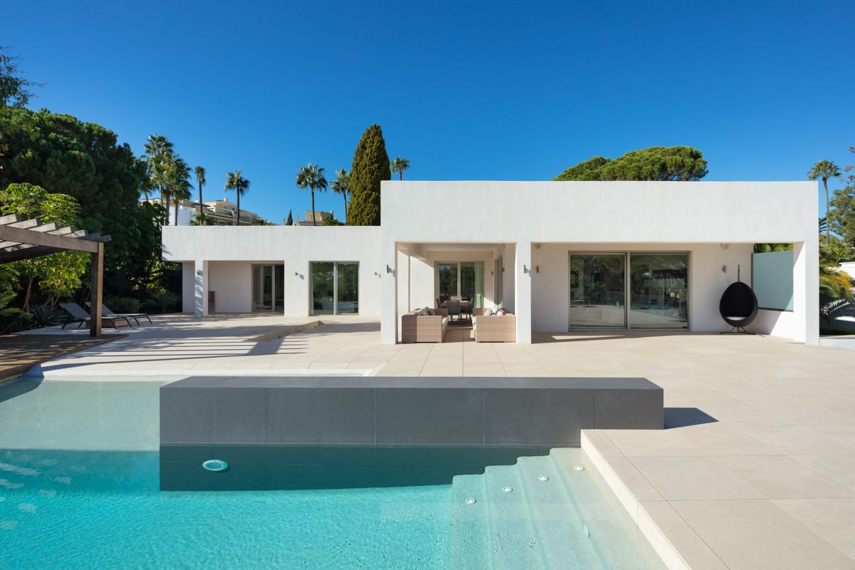 Villa in Nueva Andalucia, Malaga, Spain 6 bedrooms, 550 sq.m. No. 53421