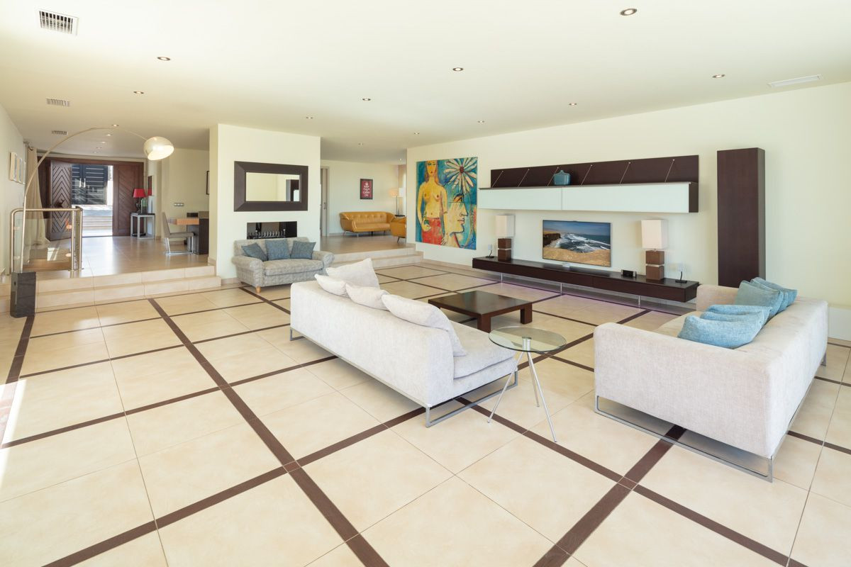 Villa in Nueva Andalucia, Malaga, Spain 6 bedrooms, 550 sq.m. No. 53421