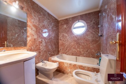 House for sale Tarragona, Spain 6 bedrooms, 280 sq.m. No. 53644 - photo 14