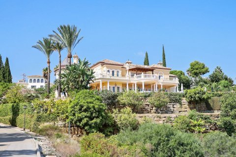 Villa for sale in El Paraiso, Malaga, Spain 5 bedrooms, 953 sq.m. No. 53418 - photo 11