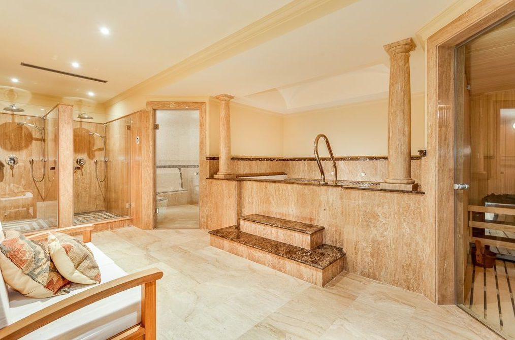 Villa a Guadalmina, Malaga, Spagna 8 camere da letto, 2119 mq. N° 53472