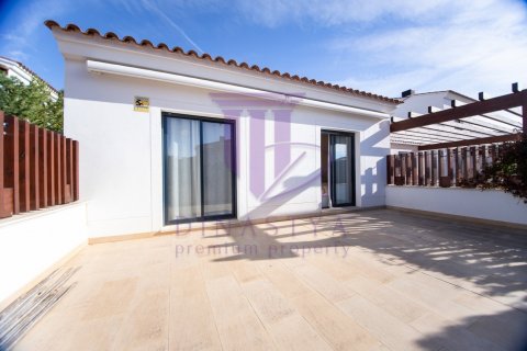 Townhouse for sale in Cambrils, Tarragona, Spain 3 bedrooms, 111 sq.m. No. 53637 - photo 14