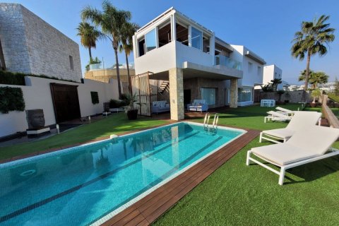 Villa for sale in Benahavis, Malaga, Spain 4 bedrooms, 350 sq.m. No. 53436 - photo 1