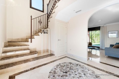 Villa for sale in Estepona, Malaga, Spain 4 bedrooms, 276 sq.m. No. 52961 - photo 12