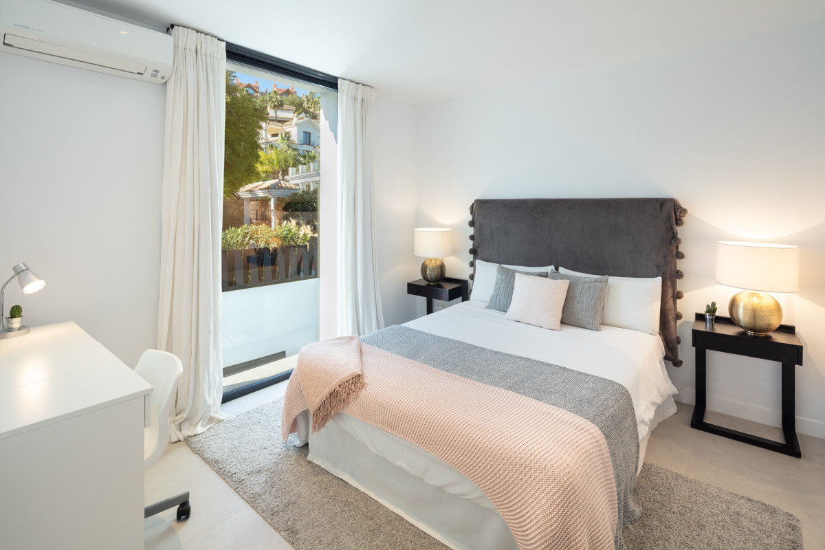 Villa Nueva Andalucia, Malaga, Spānijā 4 istabas, 350 m2 Nr. 53504