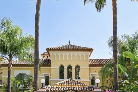 Villa for sale in El Paraiso, Malaga, Spain 5 bedrooms, 953 sq.m. No. 53418 - photo 16