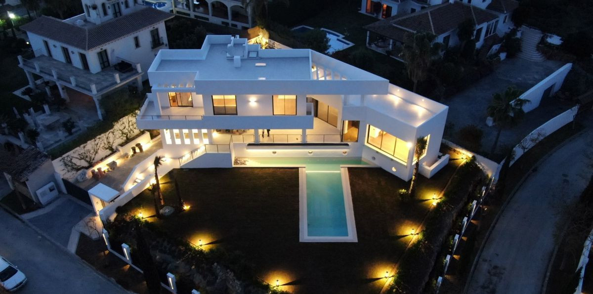 Villa i Benahavis, Malaga, Spanien 5 sovrum, 520 kvm. Nr. 53478