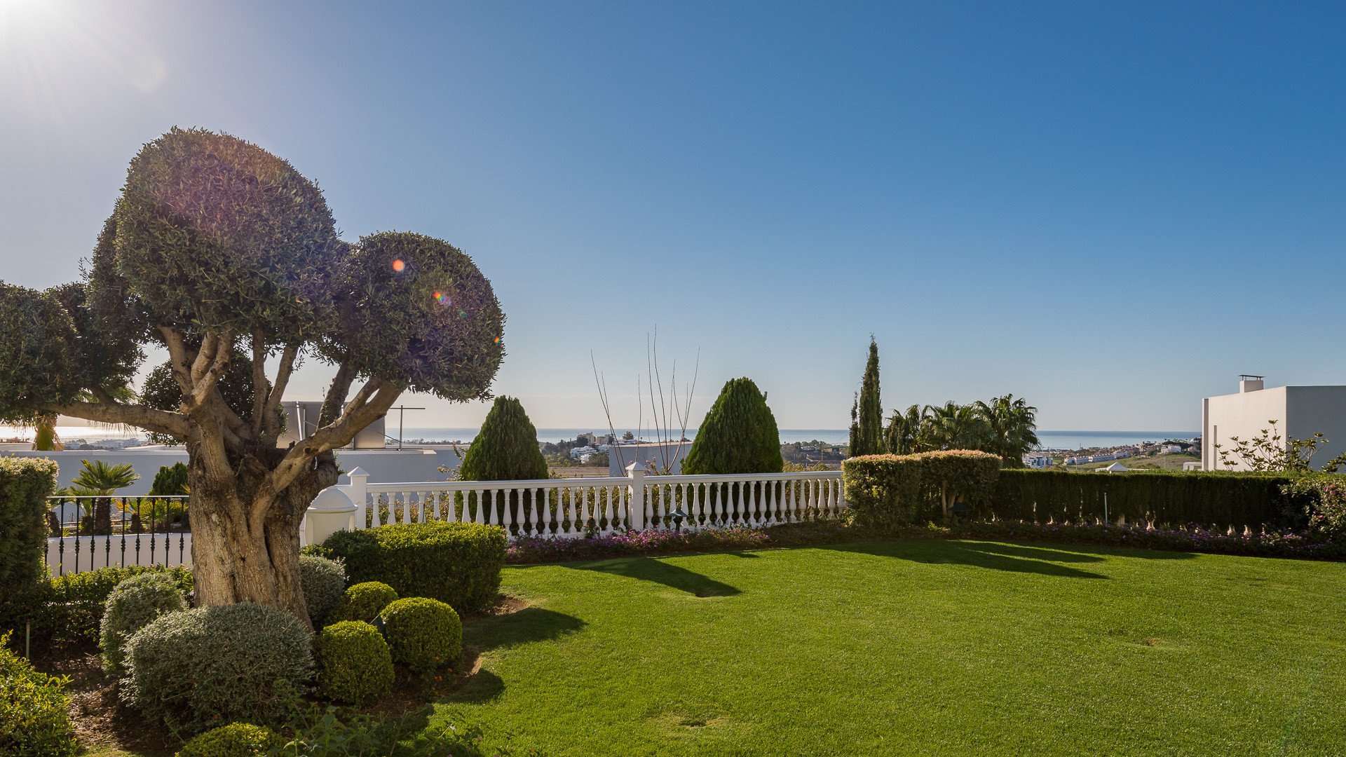Villa i La Alqueria-El Paraíso, Malaga, Spanien 5 sovrum, 530 kvm. Nr. 53552
