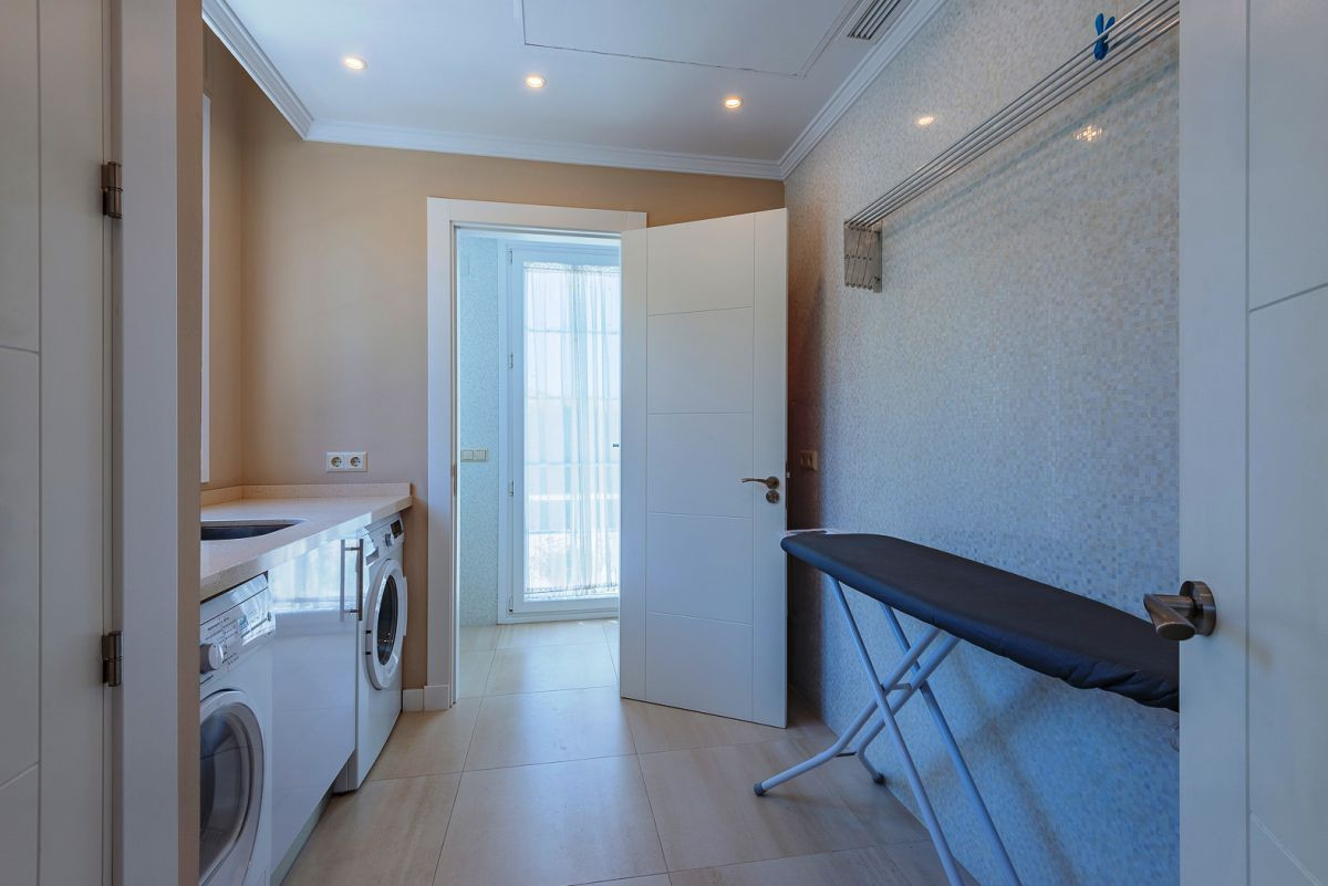 Huvila Marbella Golden Mile, Malaga, Espanja 7 makuuhuonetta, 696 m2 No. 53474