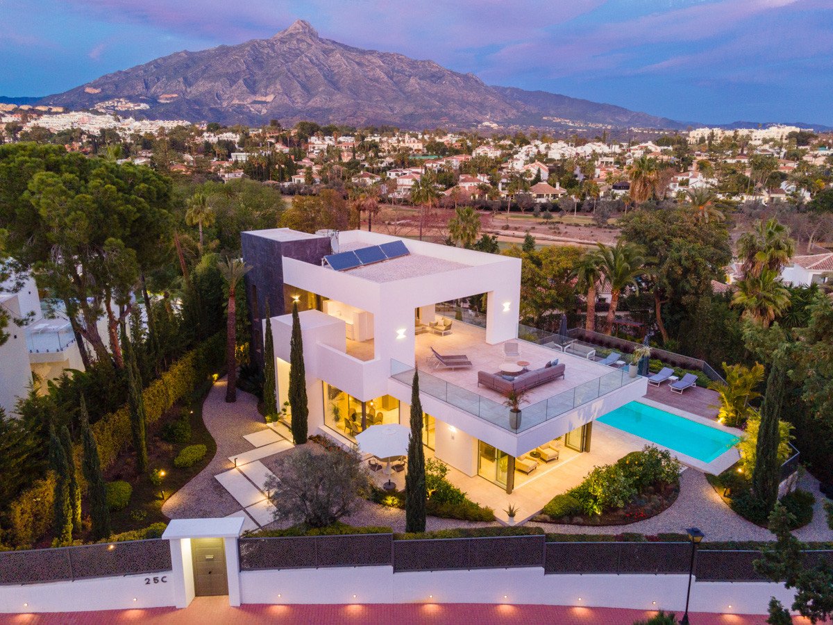 Huvila Nueva Andalucia, Malaga, Espanja 5 makuuhuonetta, 441 m2 No. 53523