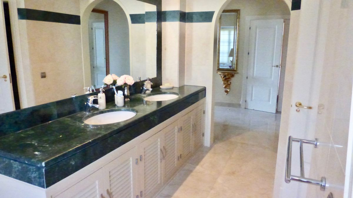 Villa a Benahavis, Malaga, Spagna 6 camere da letto, 950 mq. N° 53379