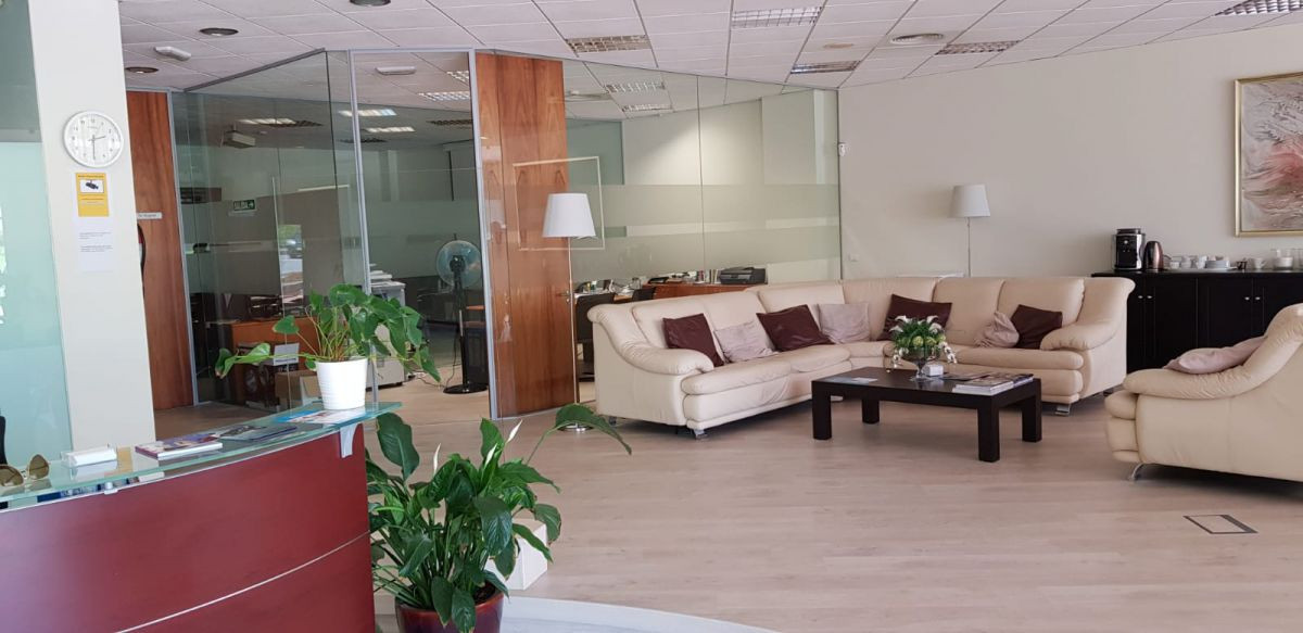 Propiedad comercial en Estepona, Málaga, España 2 dormitorios, 495 m2 No. 53443