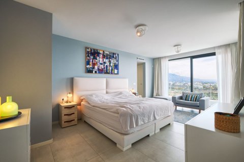 Villa for sale in La Alqueria-El Paraíso, Malaga, Spain 4 bedrooms, 380 sq.m. No. 53393 - photo 2
