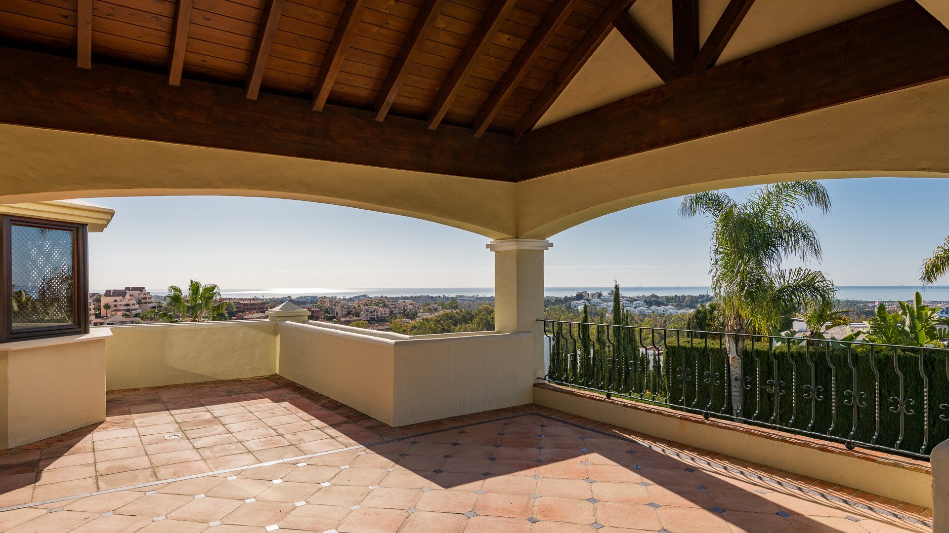 Villa i La Alqueria-El Paraíso, Malaga, Spanien 5 sovrum, 530 kvm. Nr. 53552