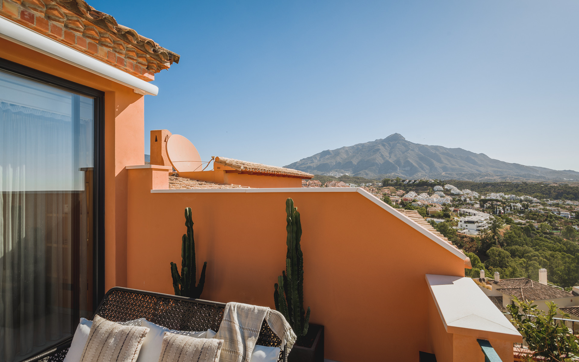 Bliźniak w Nueva Andalucia, Malaga, Hiszpania 3 sypialnie, 294 mkw. nr 53579