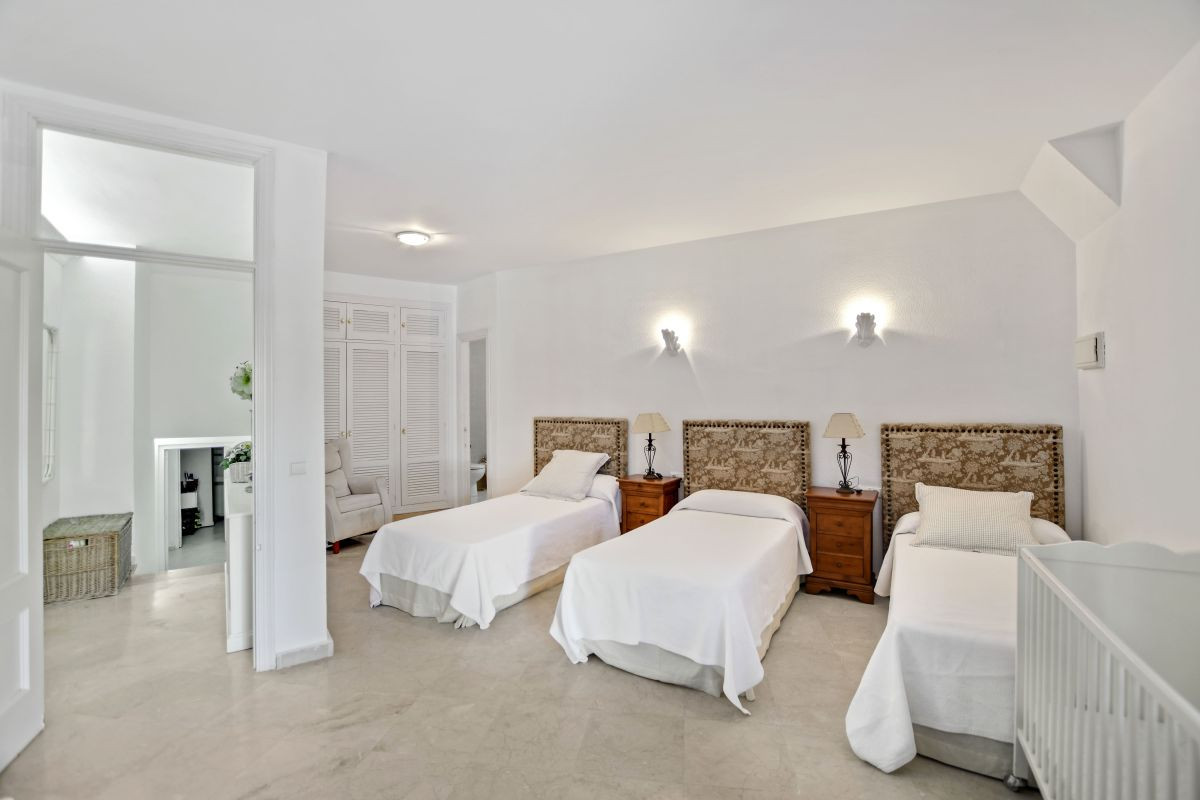 Dúplex en Cabopino, Málaga, España 4 dormitorios, 507 m2 No. 53451