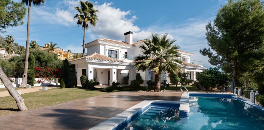 Villa in Marbella Golden Mile, Malaga, Spain 5 bedrooms, 714 sq.m. No. 53458