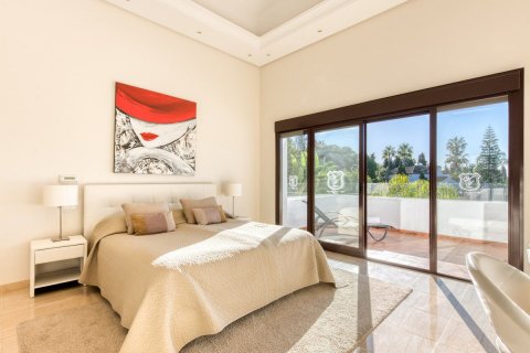 Villa for sale in Marbella Golden Mile, Malaga, Spain 8 bedrooms, 1047 sq.m. No. 53449 - photo 5