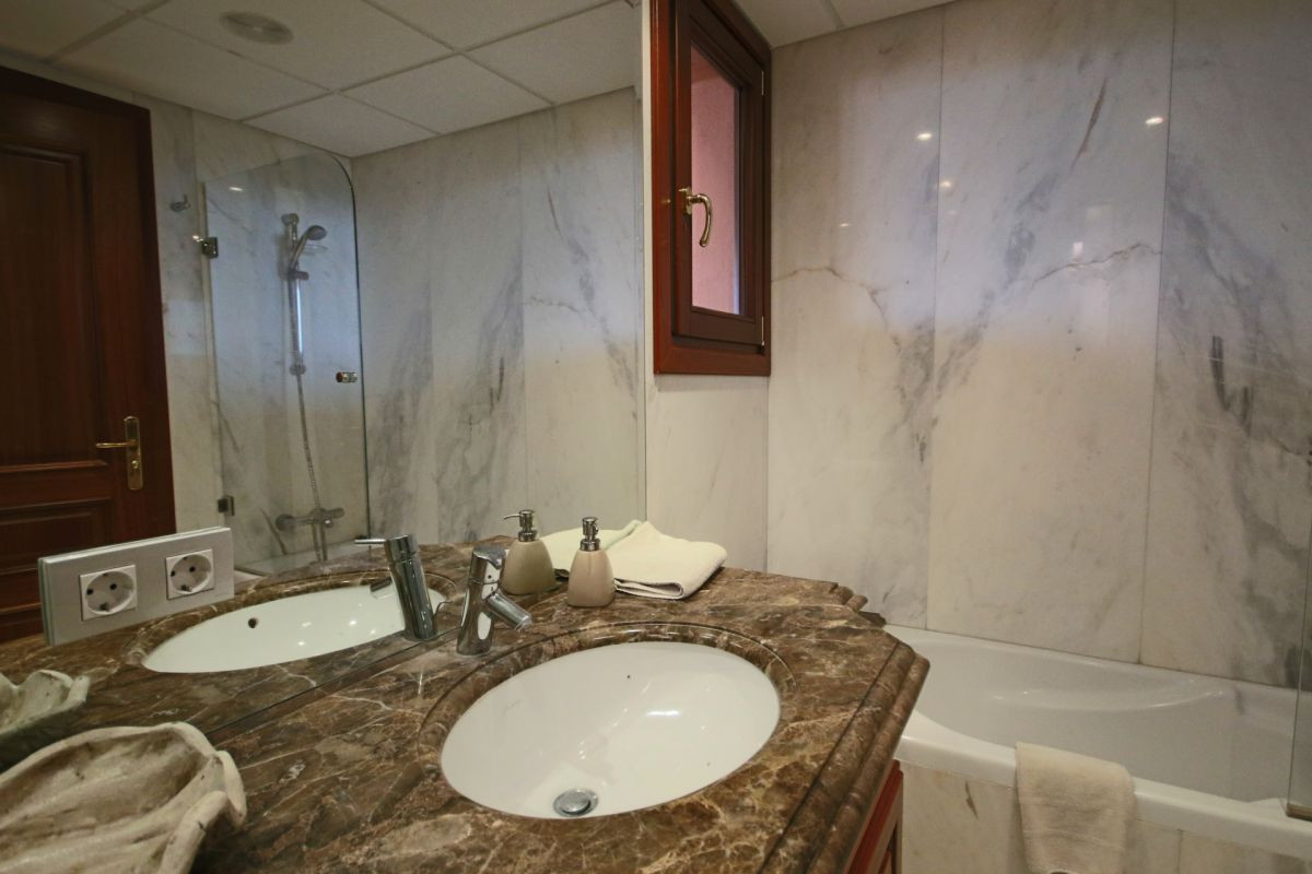 Apartament w Estepona, Malaga, Hiszpania 3 sypialnie, 183 mkw. nr 53399