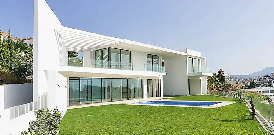 Villa in La Alqueria-El Paraíso, Malaga, Spain 5 bedrooms, 551 sq.m. No. 53377