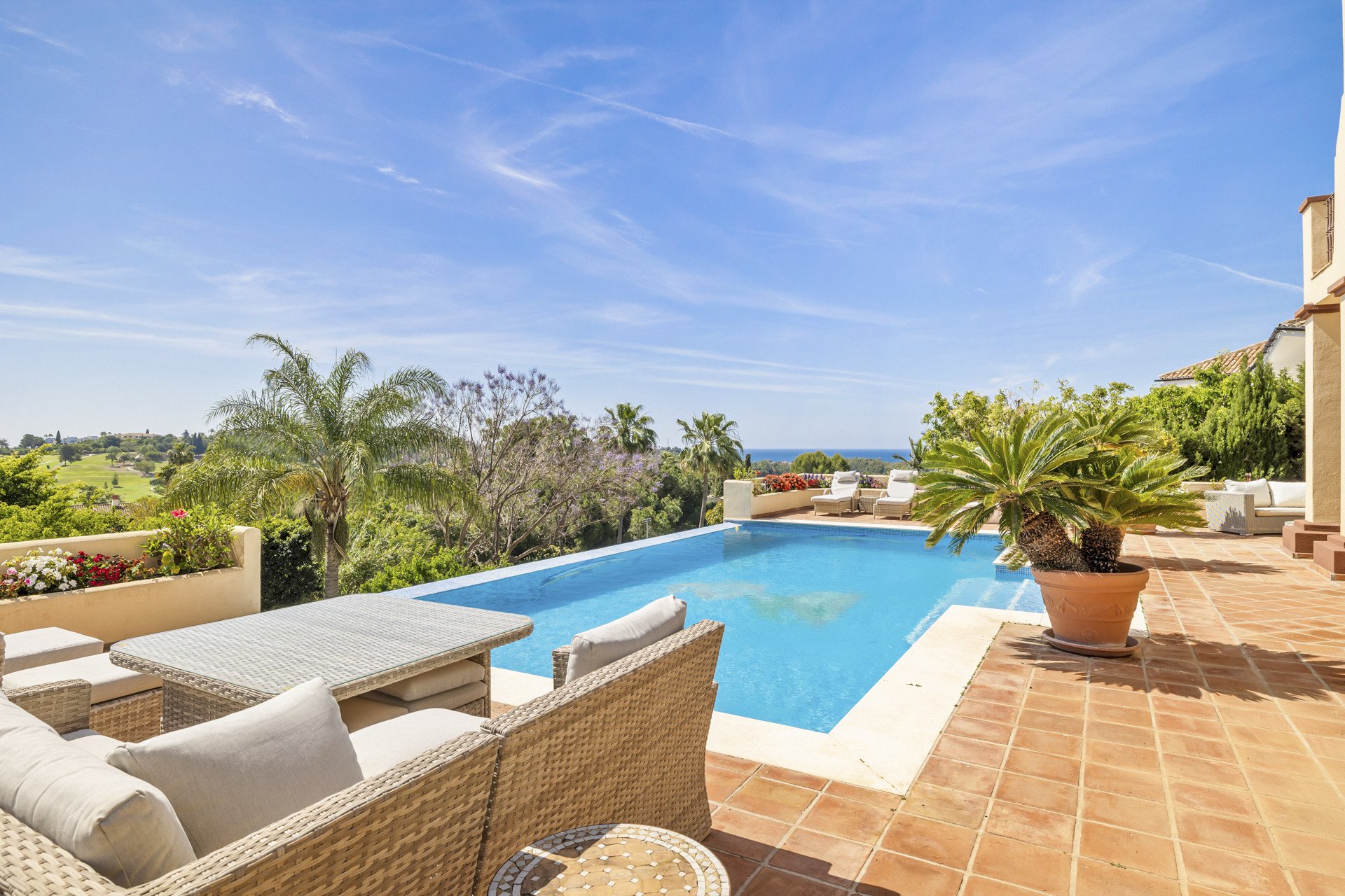 Villa in El Paraiso, Malaga, Spanien 5 Schlafzimmer, 779 m2 Nr. 53534