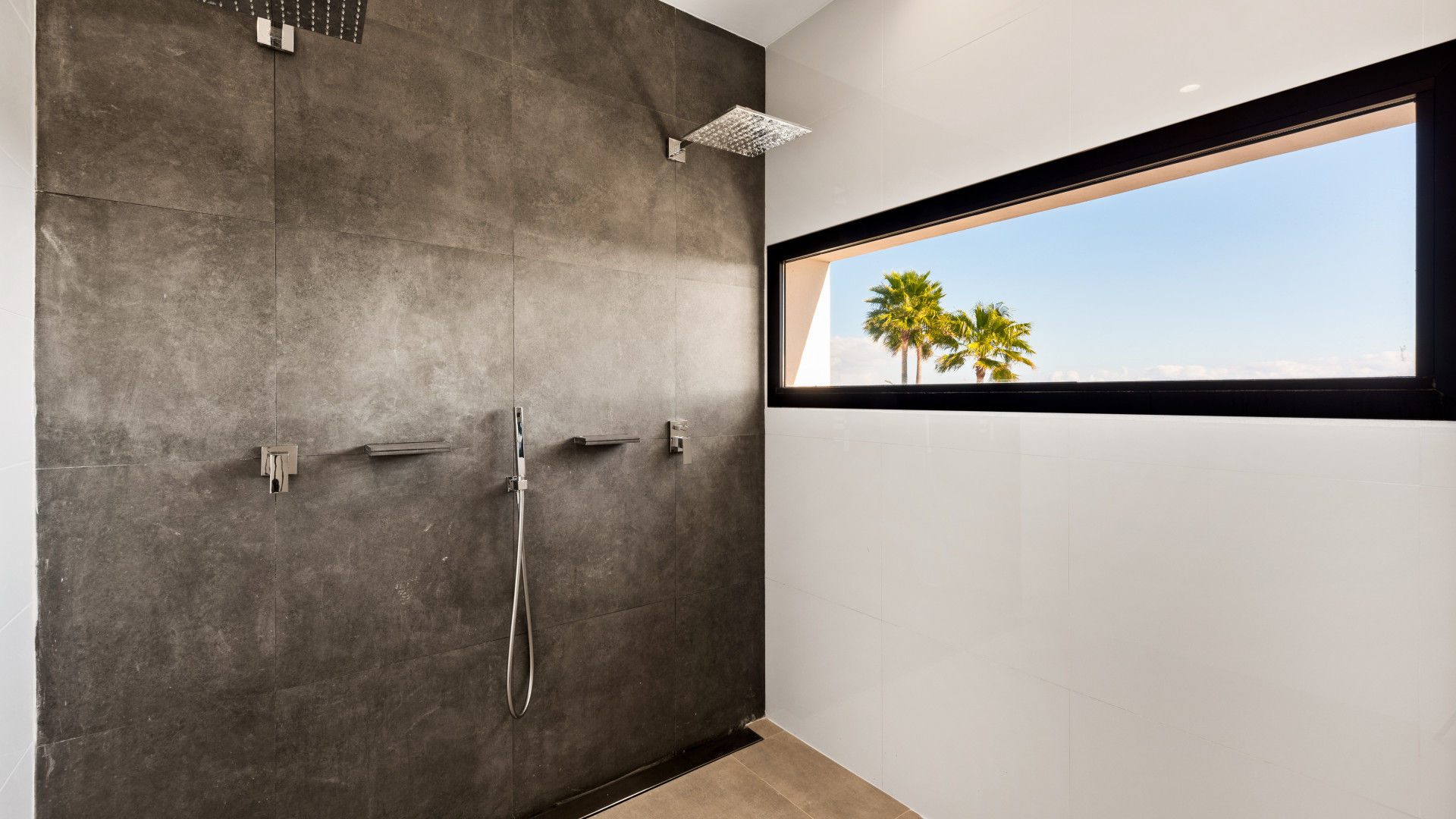 Villa i La Alqueria-El Paraíso, Malaga, Spanien 7 sovrum, 867 kvm. Nr. 53551