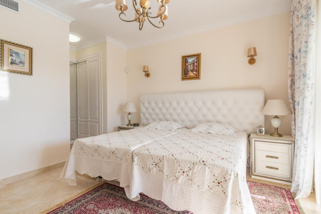 Huvila Hacienda Las Chapas, Malaga, Espanja 5 makuuhuonetta, 565 m2 No. 53464