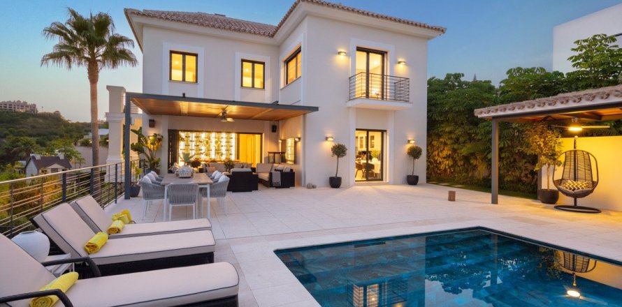 Villa El Herrojo, Malaga, Spain 6 bedrooms, 850 sq.m. No. 53583