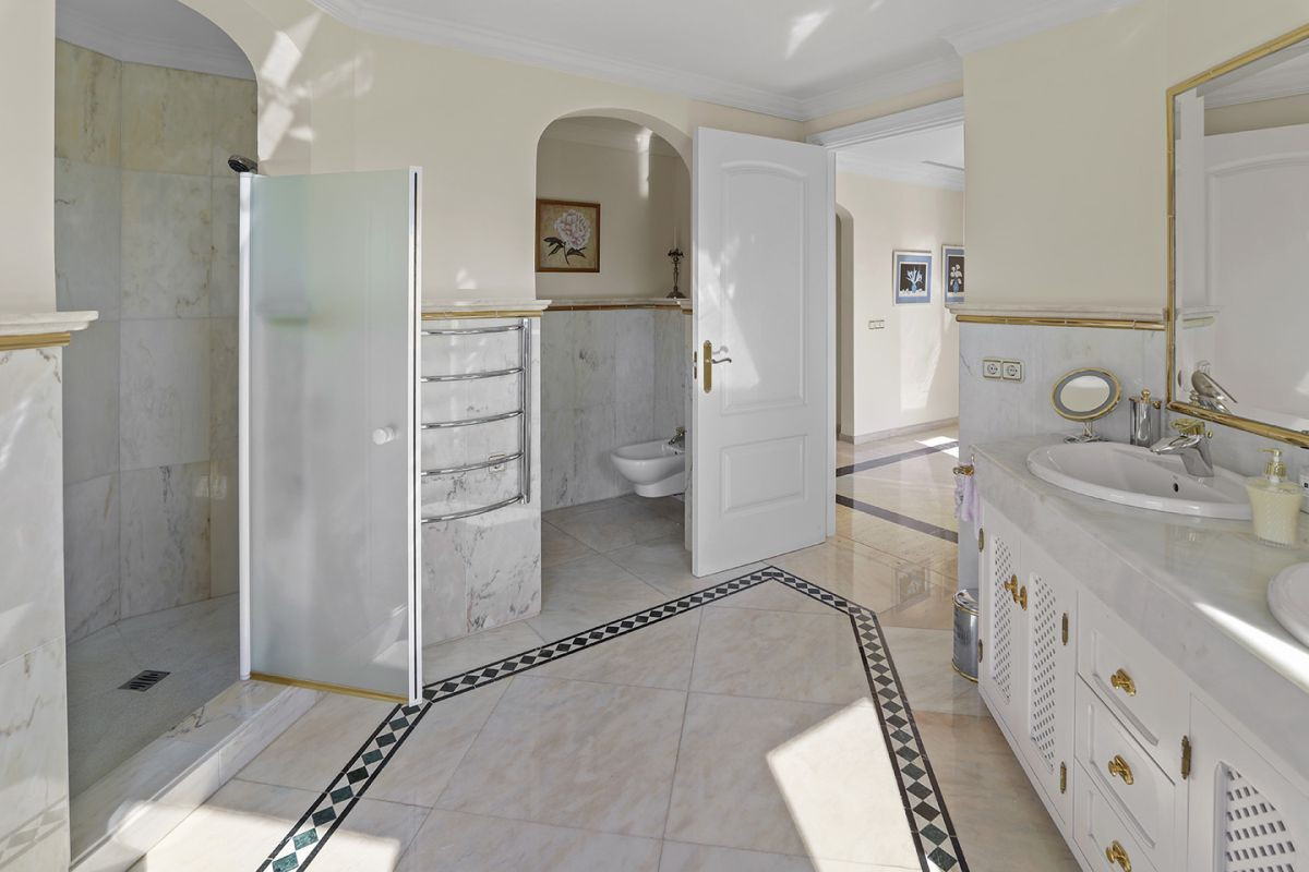 Huvila El Paraiso, Malaga, Espanja 5 makuuhuonetta, 953 m2 No. 53418