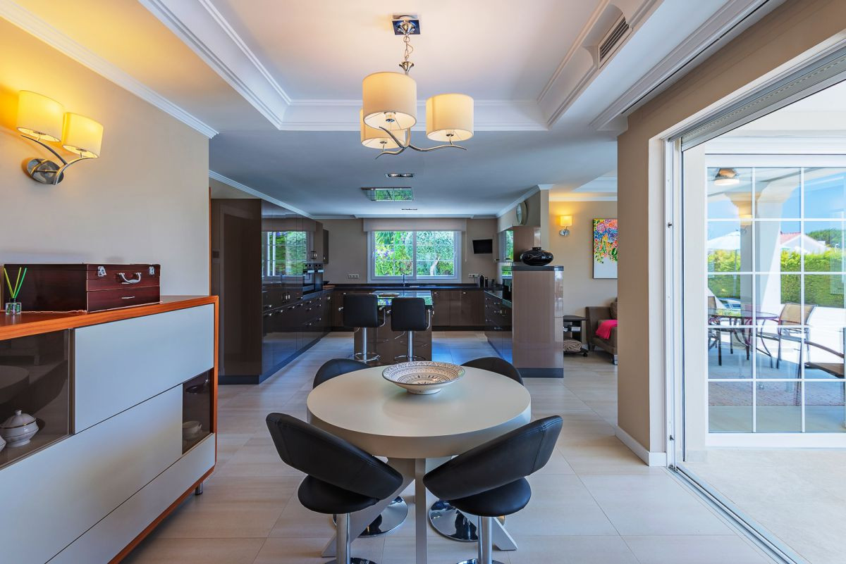 Huvila Marbella Golden Mile, Malaga, Espanja 7 makuuhuonetta, 696 m2 No. 53474