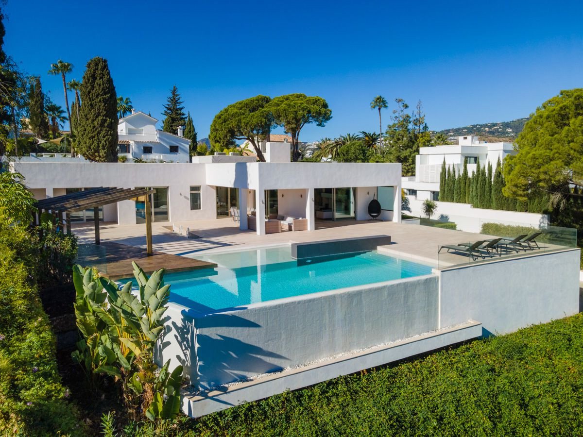 Villa in Nueva Andalucia, Malaga, Spain 6 bedrooms, 550 sq.m. No. 53421