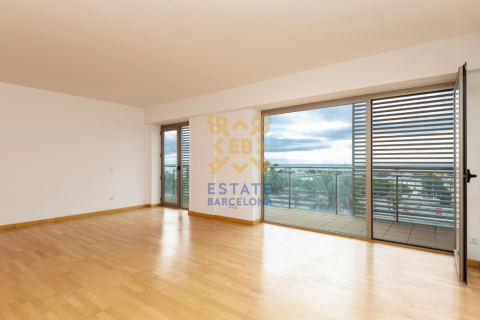 Apartment for sale in Mataro, Barcelona, Spain 4 bedrooms,  No. 52549 - photo 2