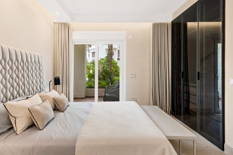 Apartment for sale in Estepona, Malaga, Spain 4 bedrooms, 137 sq.m. No. 53527 - photo 3