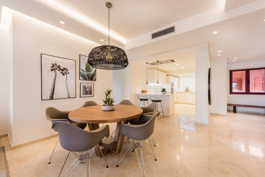 Tvåvåningslägenhet i Marbella Del Este, Malaga, Spanien 4 sovrum, 211 kvm. Nr. 53483