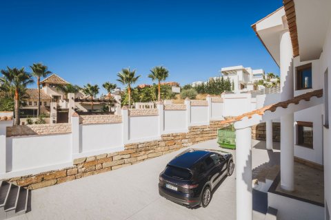 Villa for sale in Benahavis, Malaga, Spain 5 bedrooms, 555 sq.m. No. 53412 - photo 12