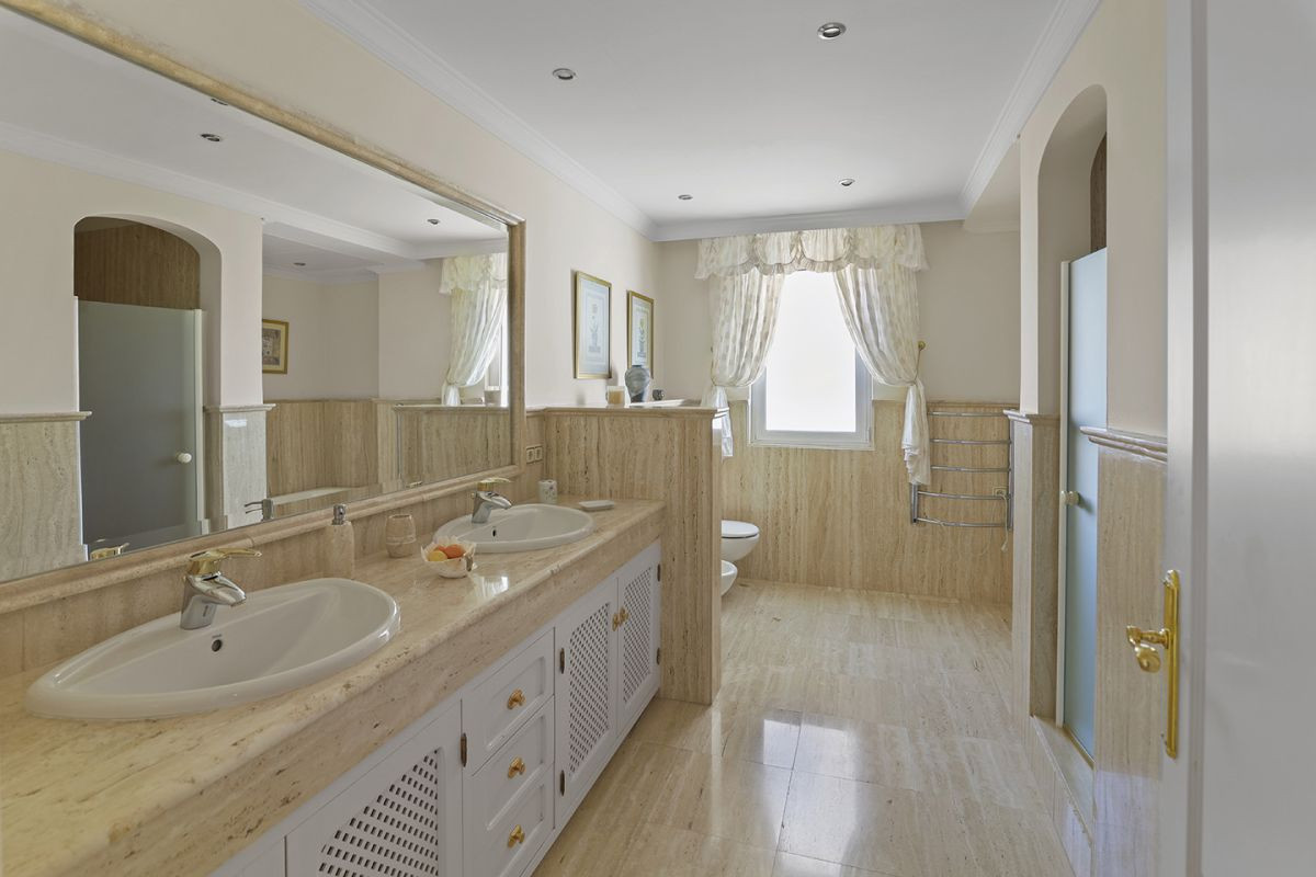 Huvila El Paraiso, Malaga, Espanja 5 makuuhuonetta, 953 m2 No. 53418