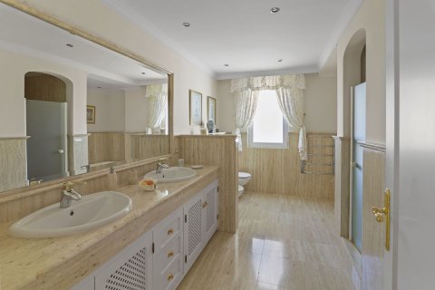 Villa for sale El Paraiso, Malaga, Spain 5 bedrooms, 953 sq.m. No. 53418 - photo 27
