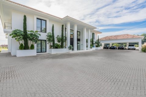 Villa for sale in La Perla-Torremuelle, Malaga, Spain 8 bedrooms, 2500 sq.m. No. 53369 - photo 19