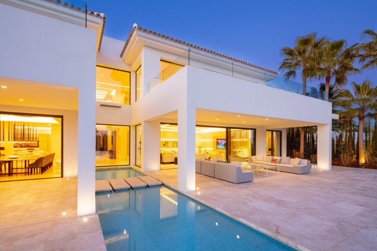 Villa i Nueva Andalucia, Malaga, Spanien 6 sovrum, 921 kvm. Nr. 53555