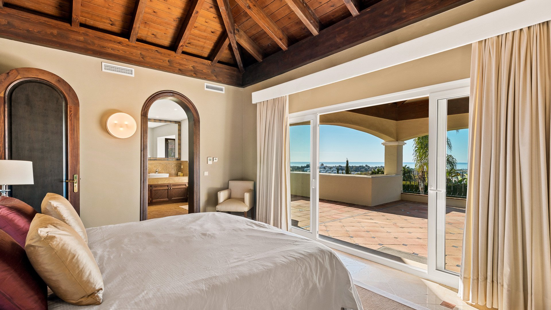 Villa i La Alqueria-El Paraíso, Malaga, Spanien 5 sovrum, 530 kvm. Nr. 53552