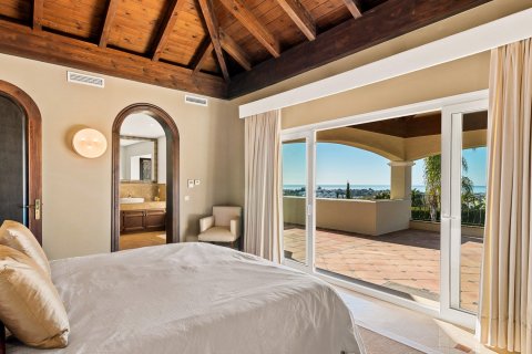 Villa for sale in La Alqueria-El Paraíso, Malaga, Spain 5 bedrooms, 530 sq.m. No. 53552 - photo 13